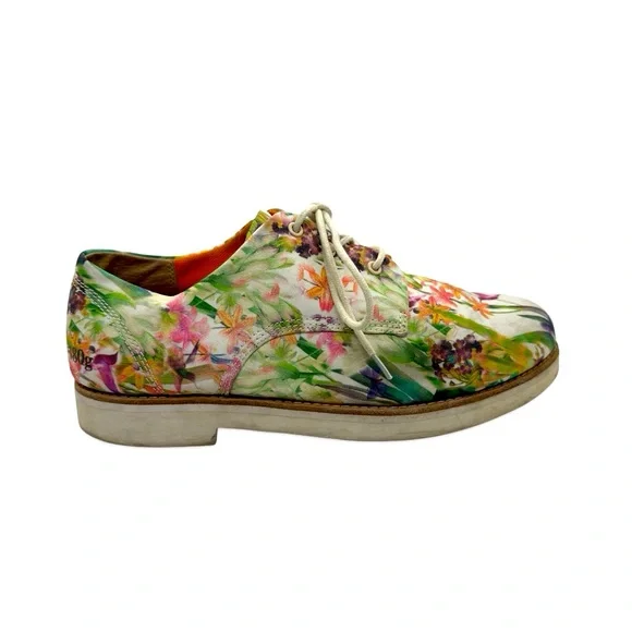 Handmade lace ups flowers and hummingbirds size 11 